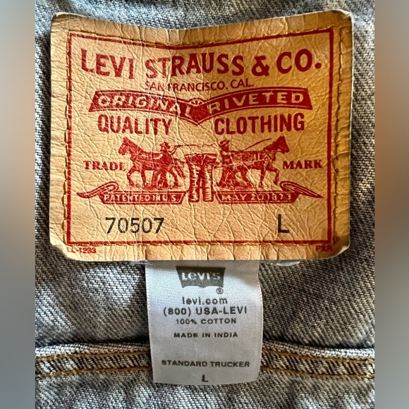 90s Vintage Levi's Blue Denim Jacket - Picture 3 of 3